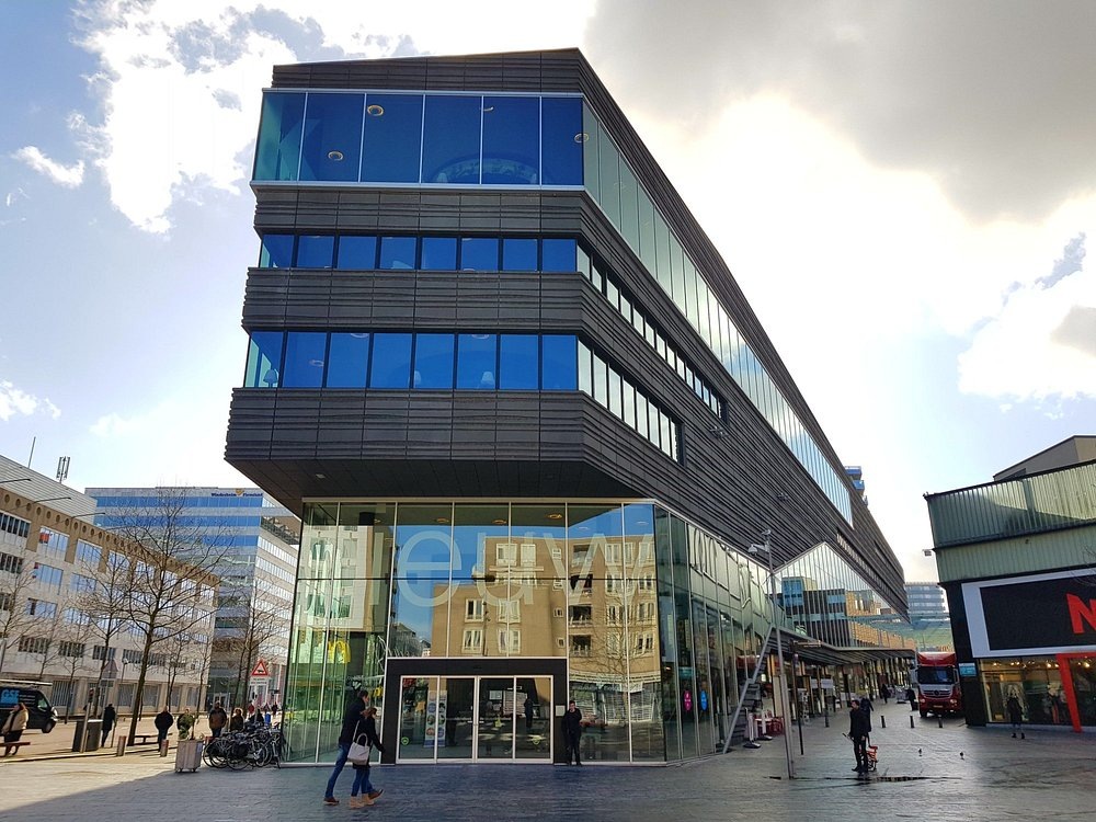 Вход в библиотеку. Фото с интернета 