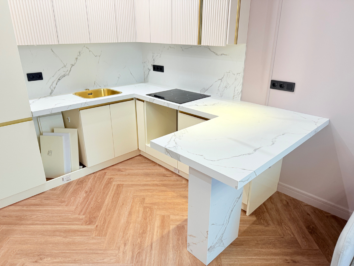 П образная столешница из керамогранита 