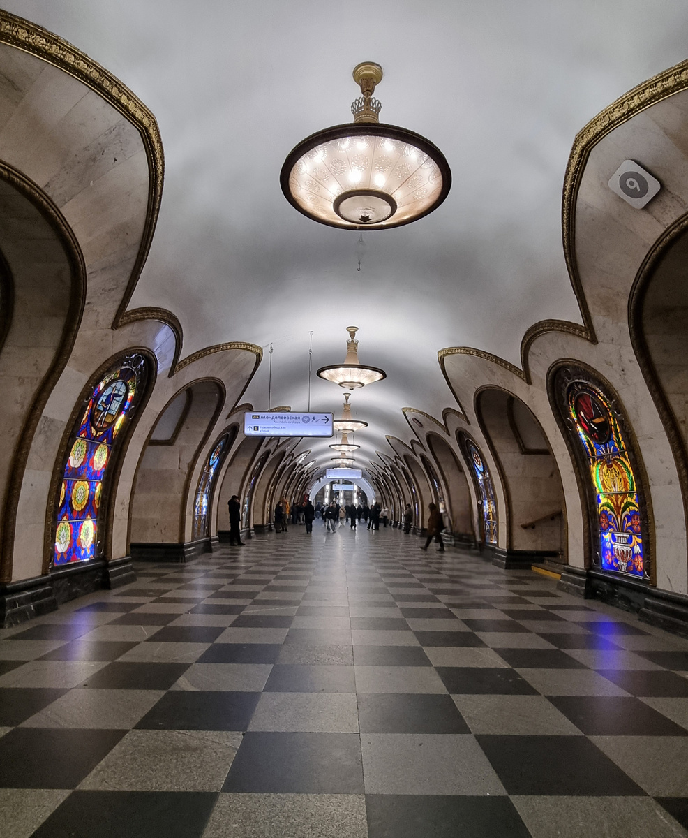 Станция метрополитена «Новослободская». Фото автора статьи.