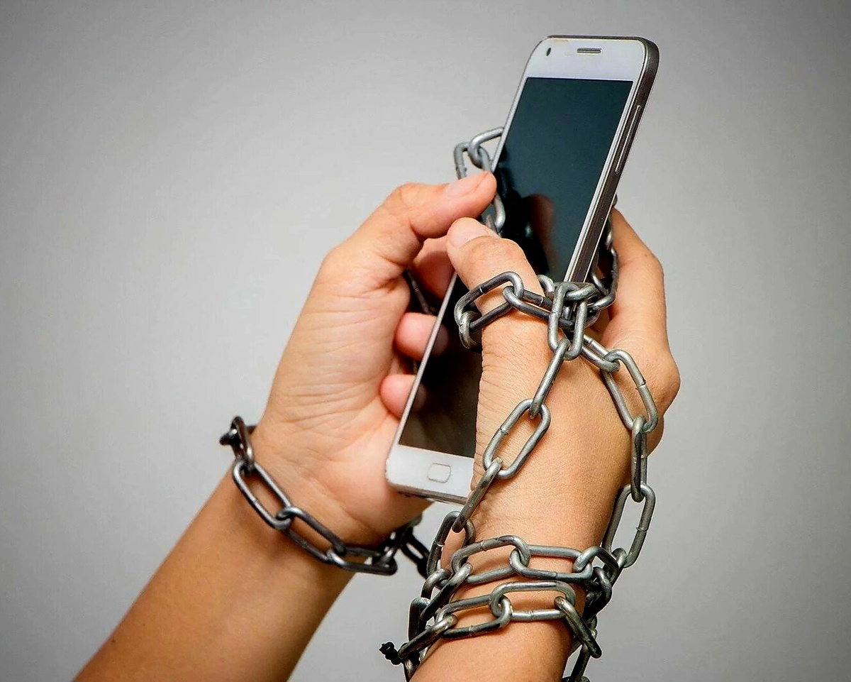 "Детокс от смартфонов: как две недели без гаджетов могут омолодить мозг"