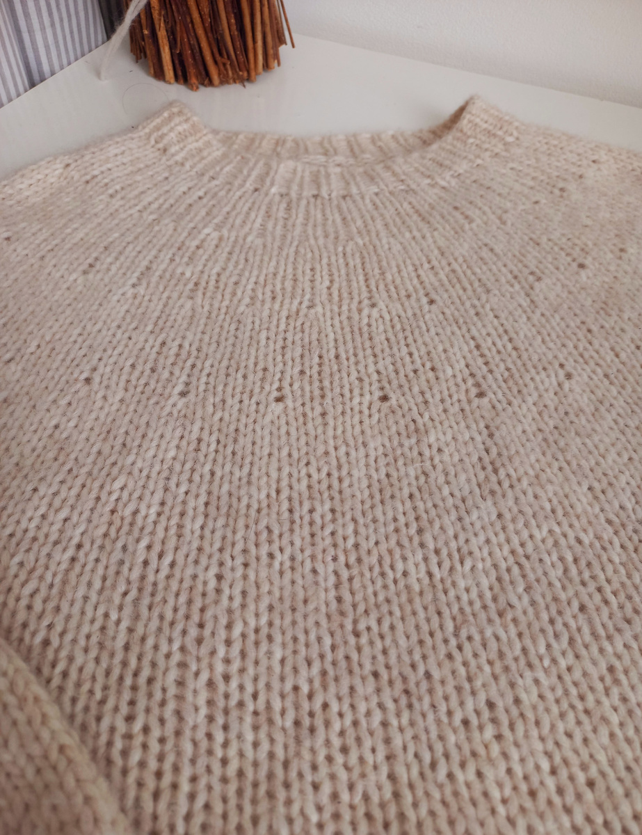 Джемпер из мягкой пряжи Munch фабрики Cofil, от StockWool по мотивам Petiteknit. 