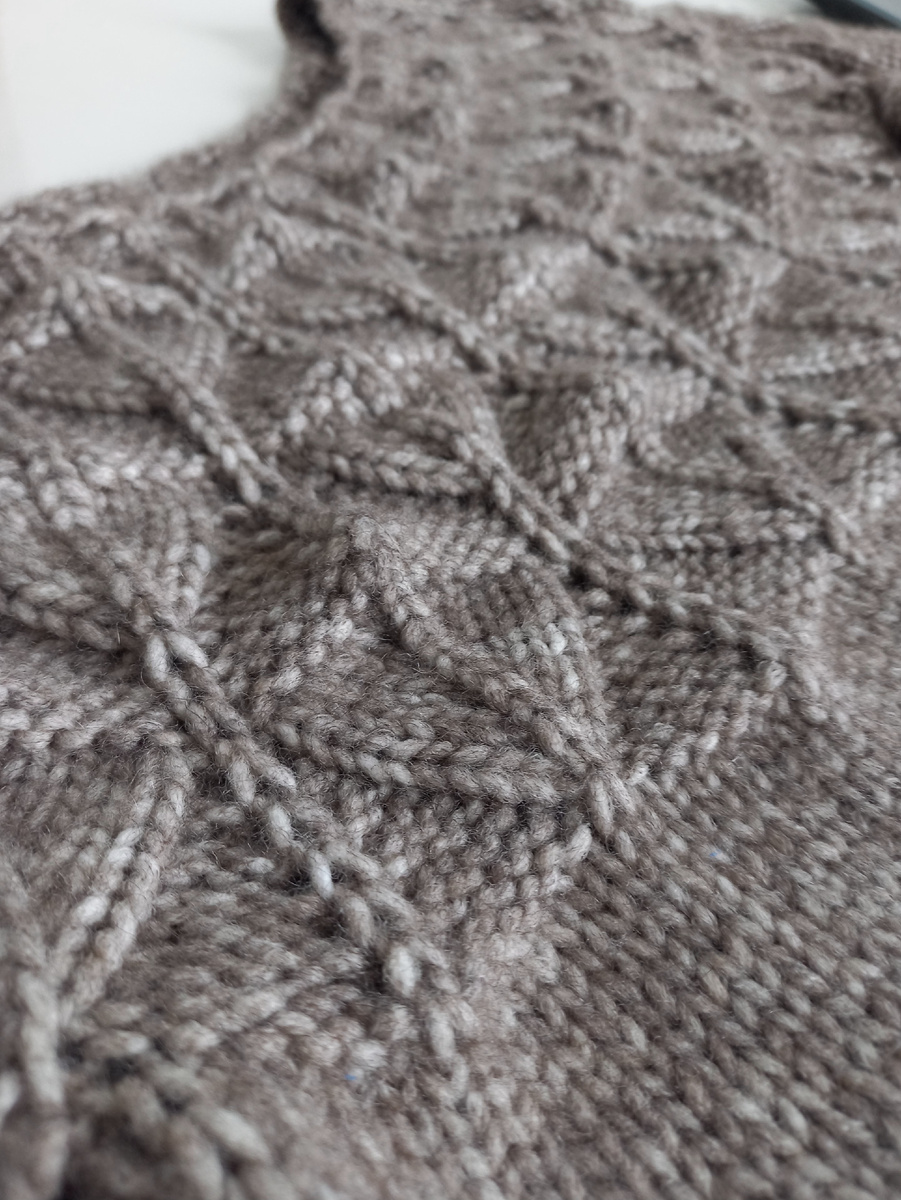 Джемпер с круглой кокетной из пряжи Everest от StockWool,фабрика Lineapiu-13 % як, 32 % меринос, 55 % па.