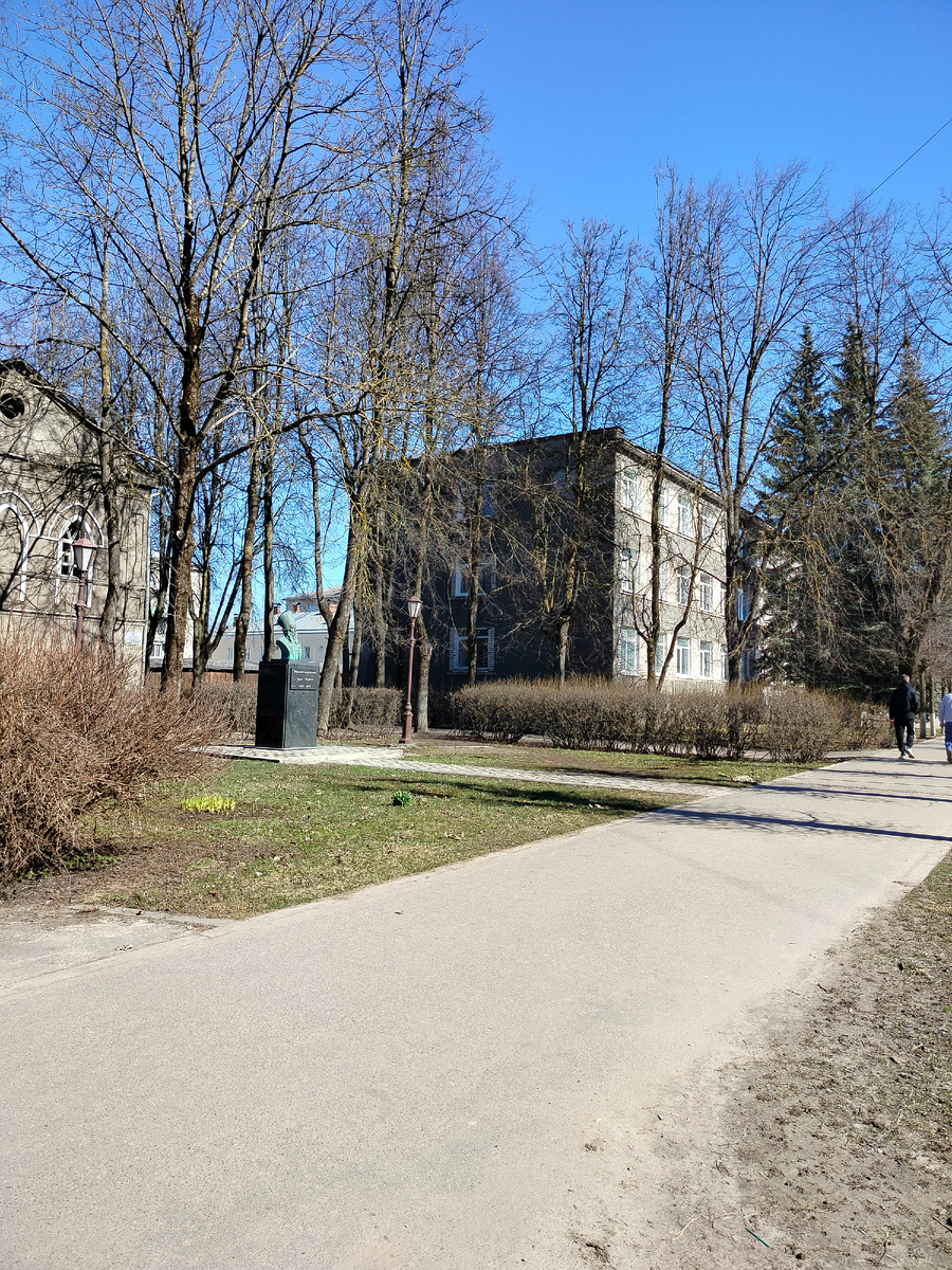 Вот такой солнечный день. Фото сделала, пока автобус ждала