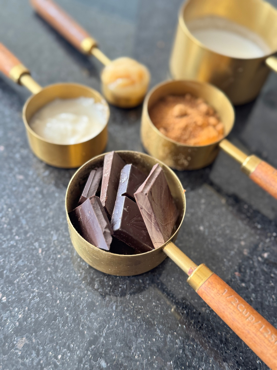 Удивительно, но бывает так, что в холодильнике затерялась плитка шоколада, а какао даже рядом нет…