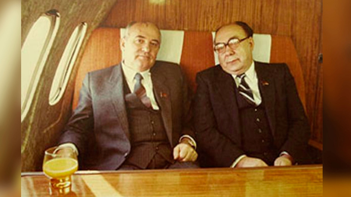 Горбачёв и Яковлев - секретные агенты 008 и 009 всегда на страже интересов Запада!