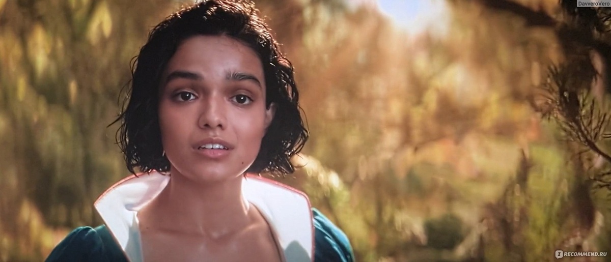 Всё время она зубы сушит, как Кирстен Стюарт. Бесит.