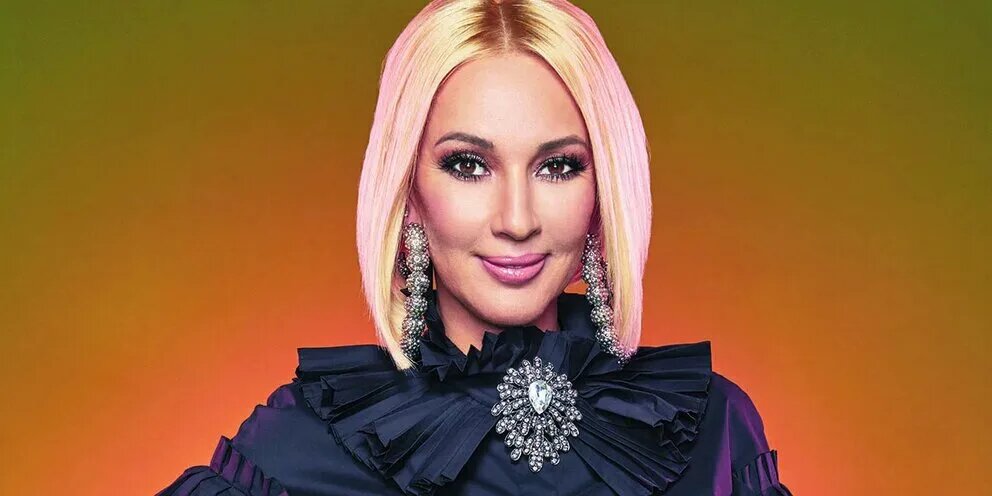 Валерия Львовна Кудрявцева — российская теле- и радиоведущая, актриса и певица. Танцевала и была бэк-вокалисткой в коллективах певцов: Евгения Осина, Богдана Титомира, Игоря Саруханова, Светланы Владимирской. Фото из доступных ресурсов интернета.