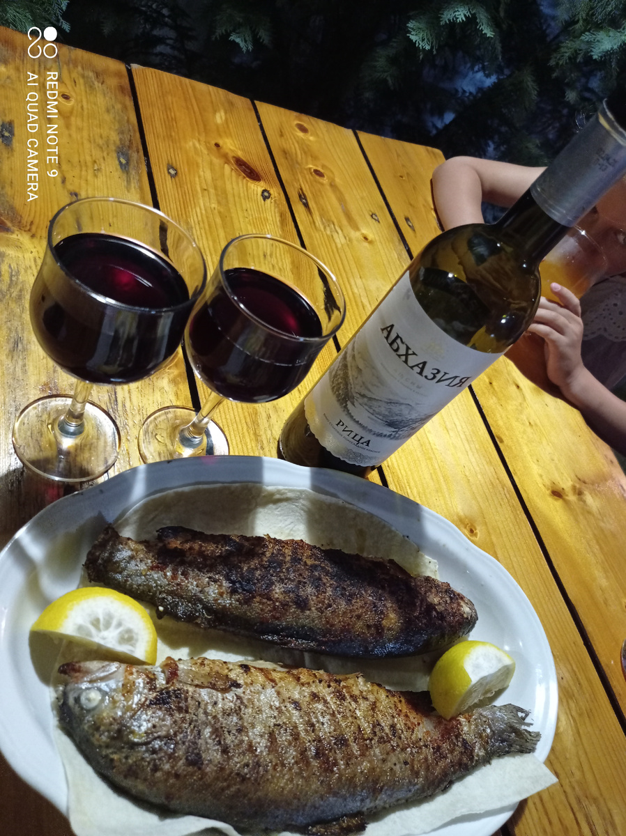 Кушали мы много и вкусно. Вообще люблю кавказский регион за возможность качественно и сытно покушать.