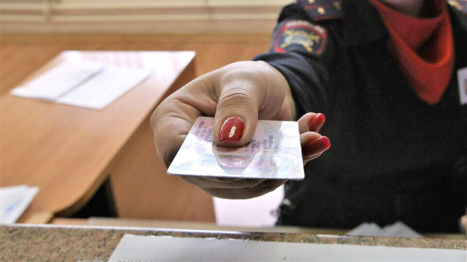     Юрист напомнил о штрафе за иностранные водительские права с 1 апреля ИЗВЕСТИЯ/Дмитрий Коротаев