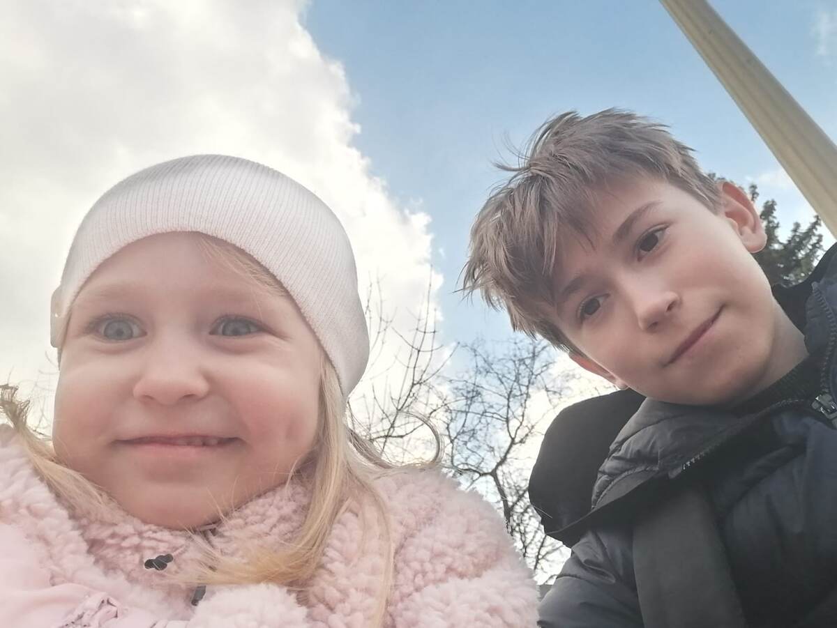 Дети на ВДНХ в растрёпанных чувствах)))