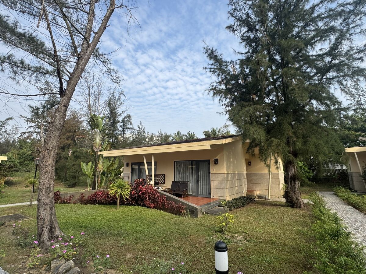 Бунгало в отеле Sandy beach Resort, Дананг, Вьетнам