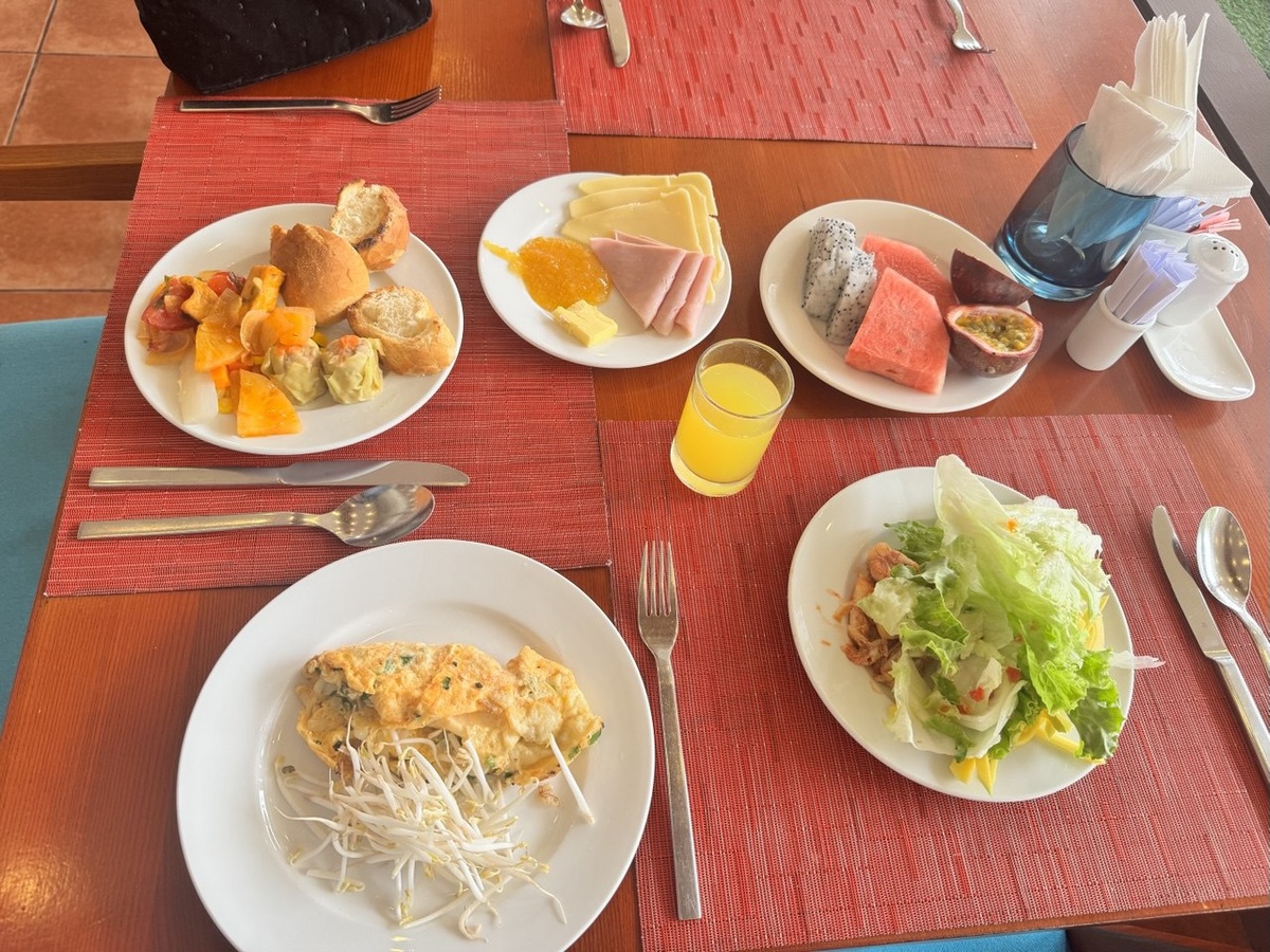 Завтраки в отеле Sandy beach Resort, Дананг, Вьетнам