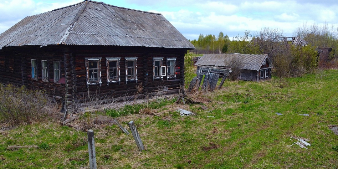 ЗАБРОШЕННАЯ ДЕРЕВНЯ БОЛЬШОЕ МАТВУЕВО СРЕДИ ЛЕСОВ ГЛУБИНКИ КИРОВСКОЙ ОБЛАСТИ
