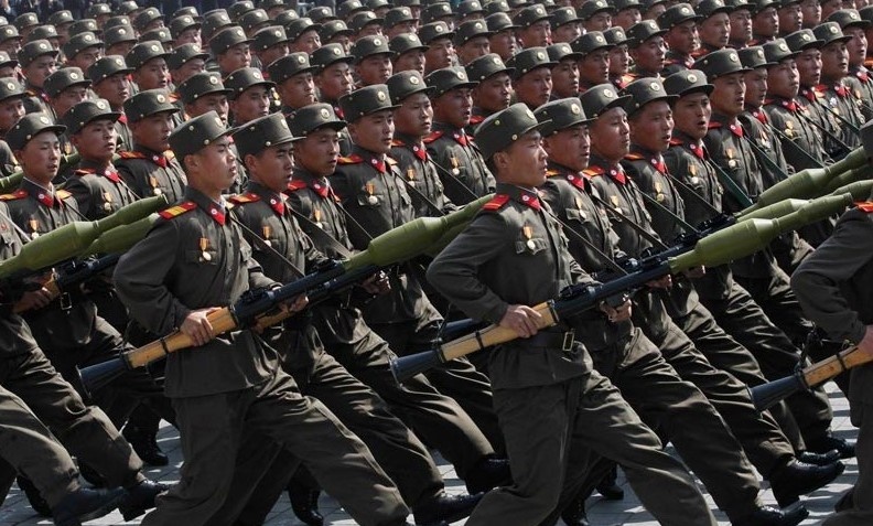 Северокорейские гранатометчики с РПГ-7 с выстрелами ПГ-7ВР (militaryrussia.ru)