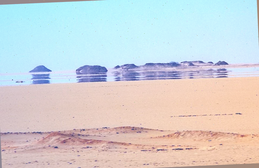 Вода посреди пустыни? Это точно мираж