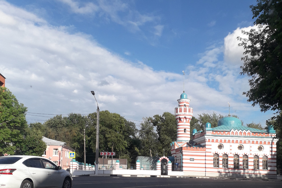 Находится мечеть в Смоленском переулке