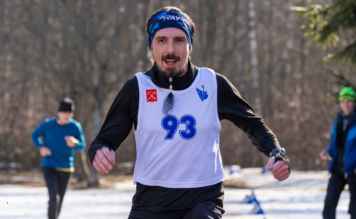 Сейчас я выгляжу вот так. Пискаревский кросс-2025. Фотограф: Алексей Аничков