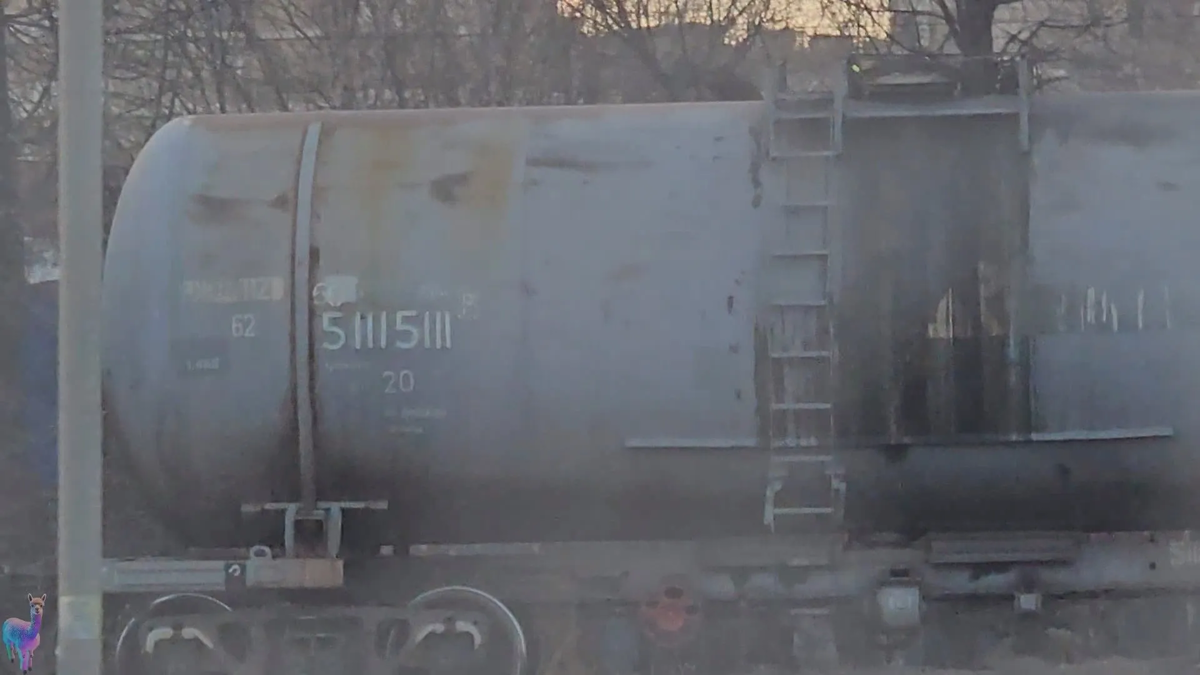 Особый факт вносит то, что в данном шрифте сетевого кода нет засечек: просто палки, которые прибавляют эстетики цифре.. пусть их нанесение кривоватое, но для рабочей среды главное читаемость)