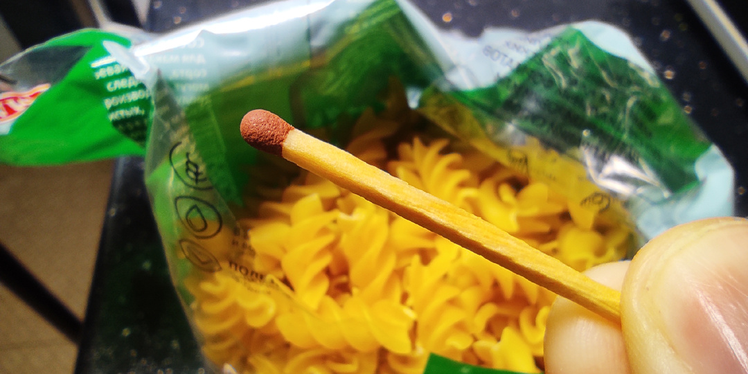 Всегда кладу спичку в макароны. Эта хитрость выручала меня не раз.