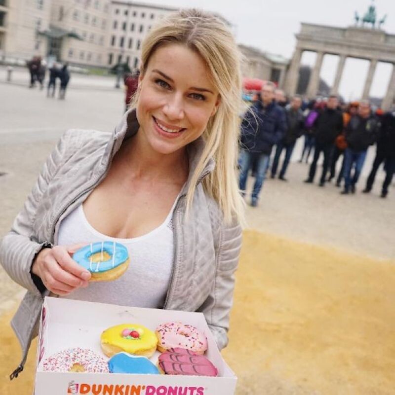 Кому пончики?!