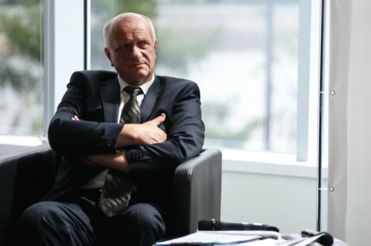    Врио губернатора Денис Паслер поздравил с юбилеем Алексея Воробьева