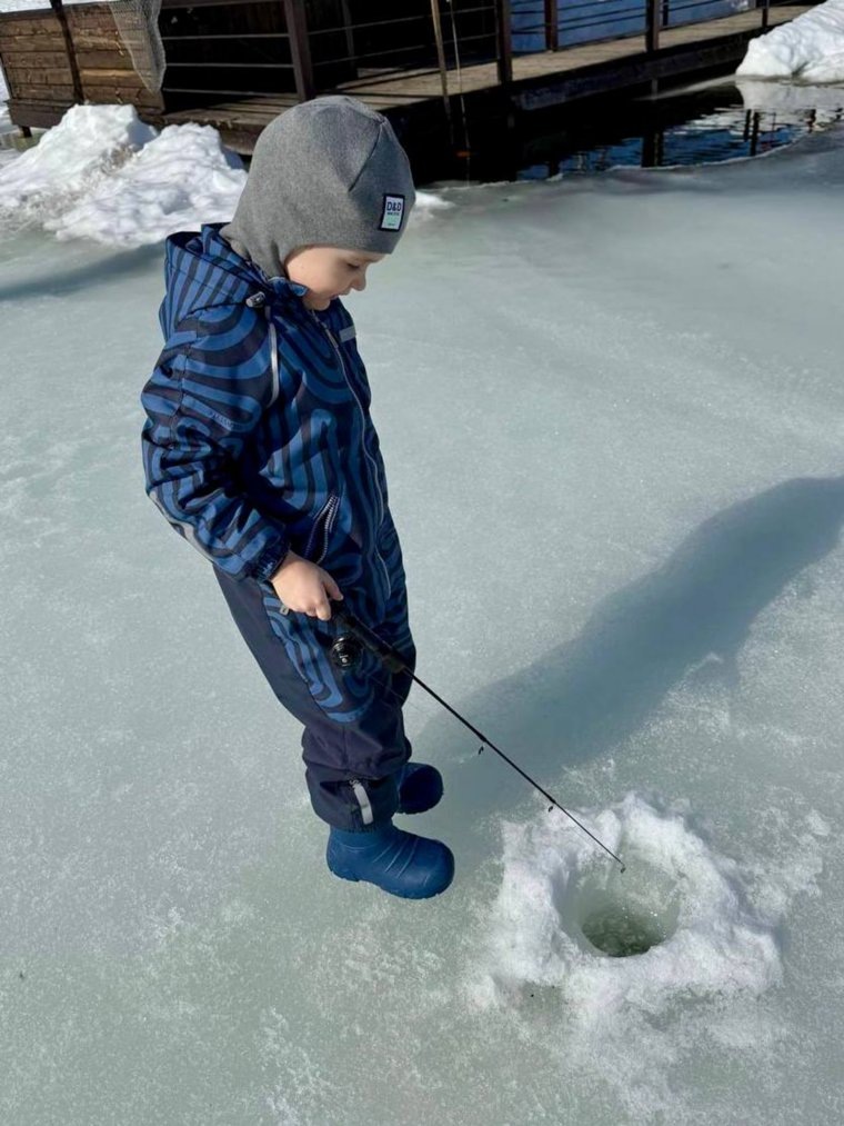 Малыш на первой зимней рыбалке
Фото:Дмитрий Махонин