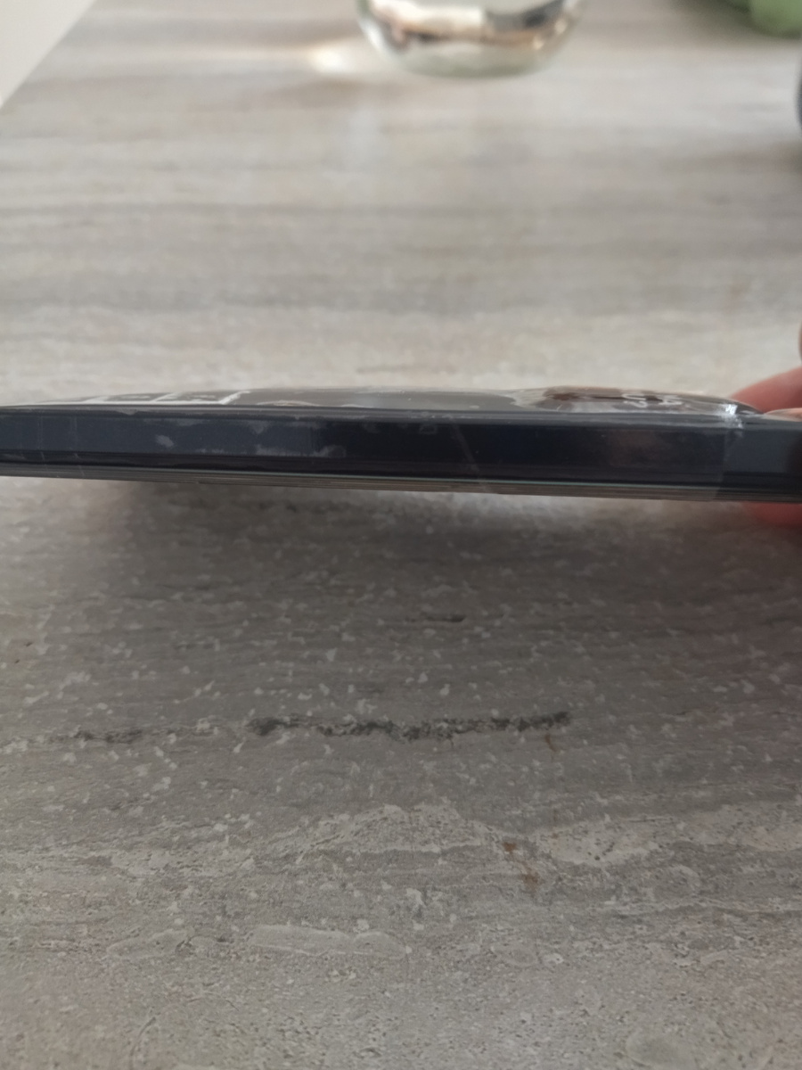 Фото автора "Вот теперь у Никиты не просто телефон, а телефон-пузатик" Вздулся. 