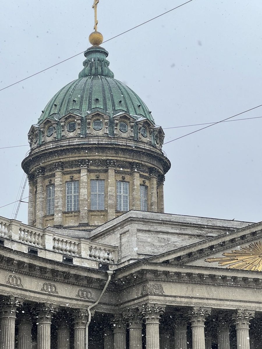 Барабан и купол Казанского собора в Санкт-Петербурге
