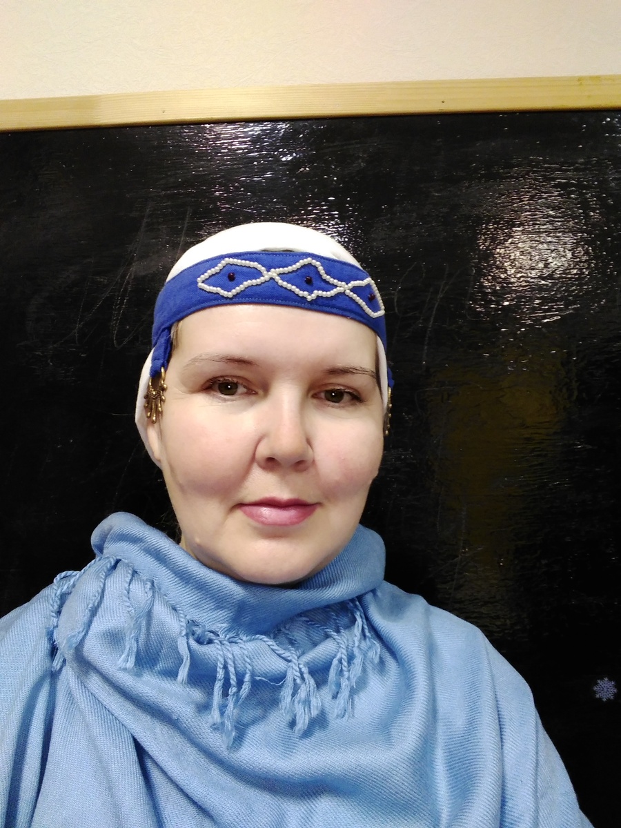 Я в древнерусском, почти сказочном наряде