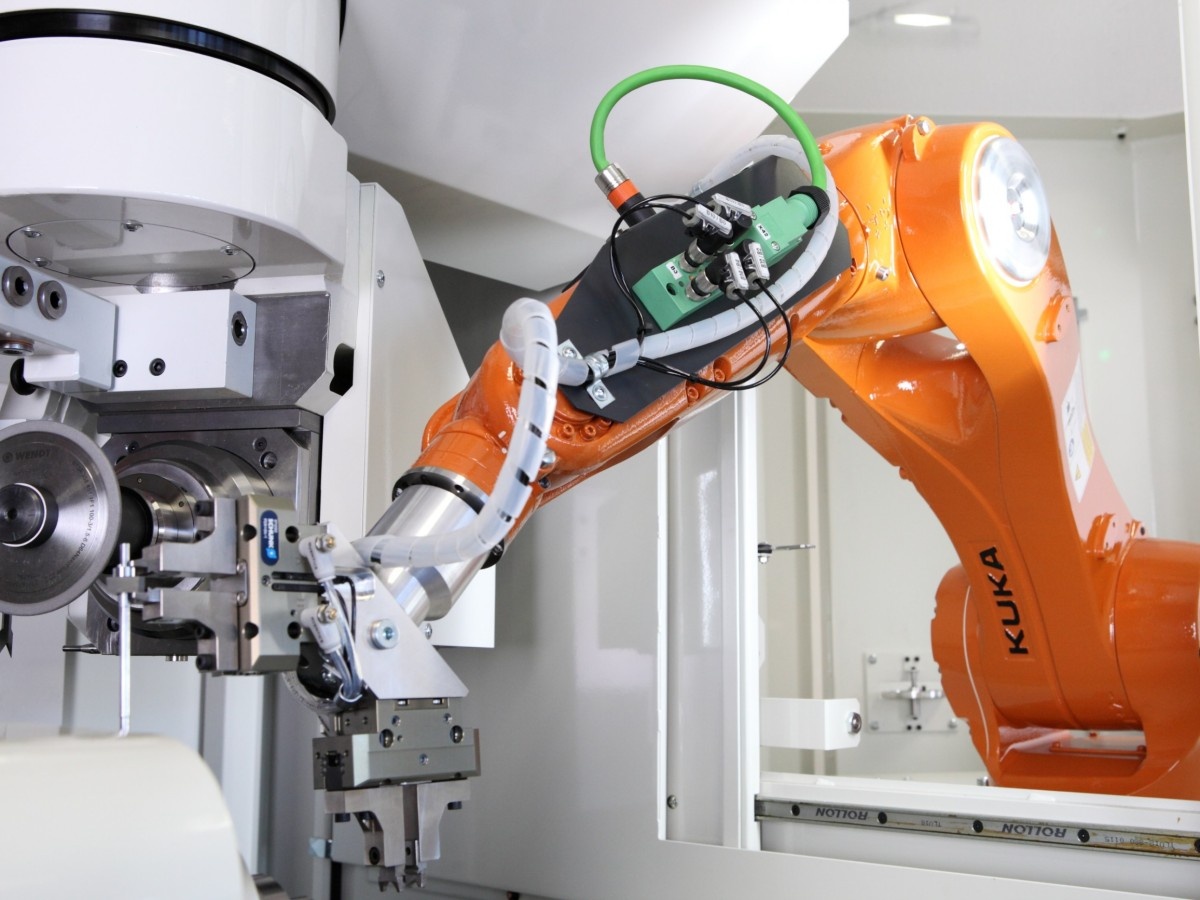    Представлен способ управления роботами силой мысли