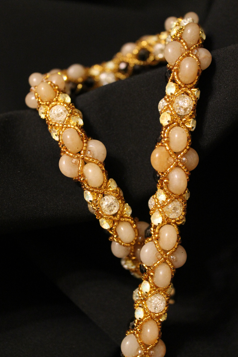 Колье из авантюрина, японского бисера и страз