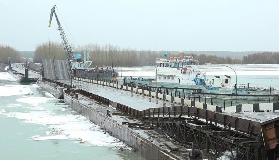    Понтонный мост в Бийске. Источник: t.me/shchigrev_bsk