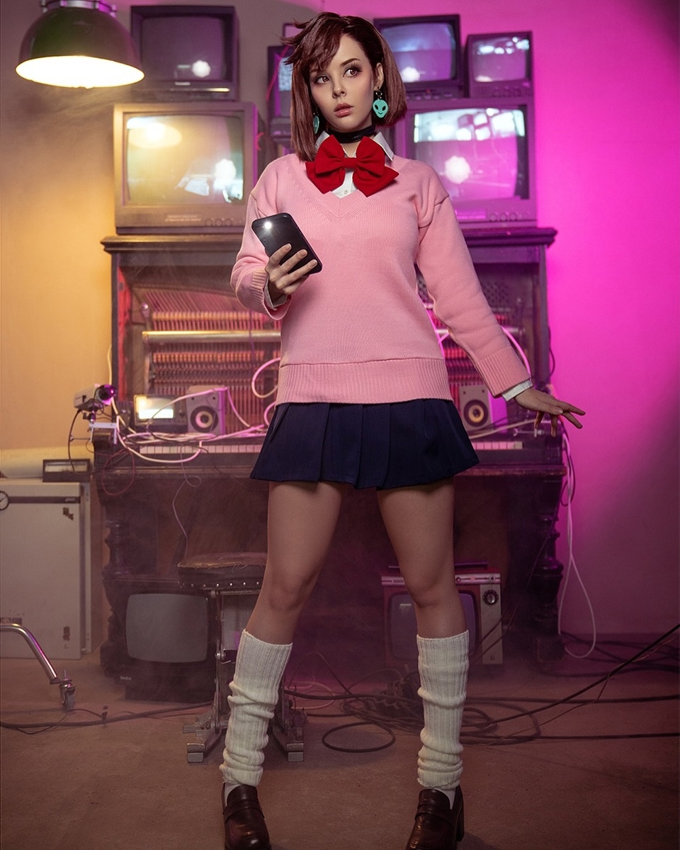 Момо Аясэ из Dandadan от Helly Valentine