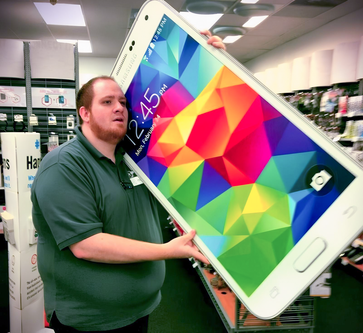 Ирония тех лет по поводу размеров смартфонов. 