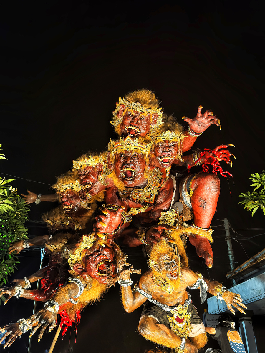 Намного выше здания рядом 