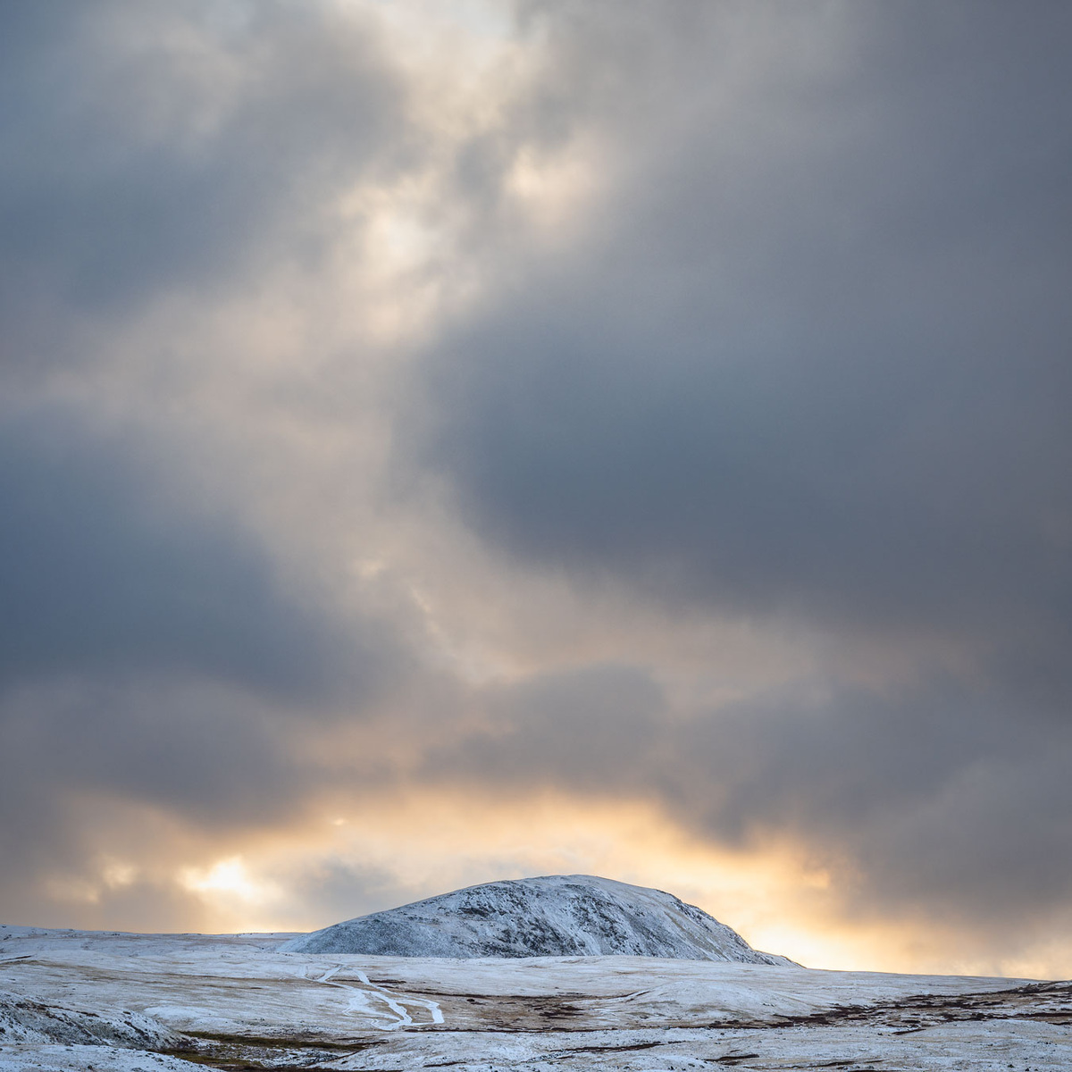 Рассвет за перевалом.
