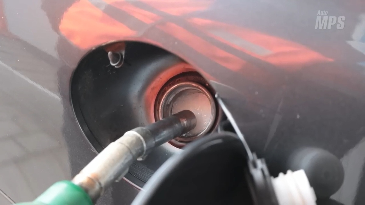 Перед заездами и после них каждый раз заполняем бак по саму. горловину на одной и той же колонке