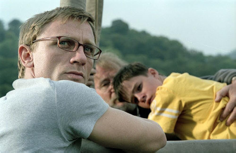 Кадр из фильма «Enduring Love». Режиссер: Роджер Мичелл. Производство: Film Council, FilmFour, Free Range Films, Ingenious Film Partners, Inside Track Films, Pathé Pictures International, Ridgeway Productions Limited