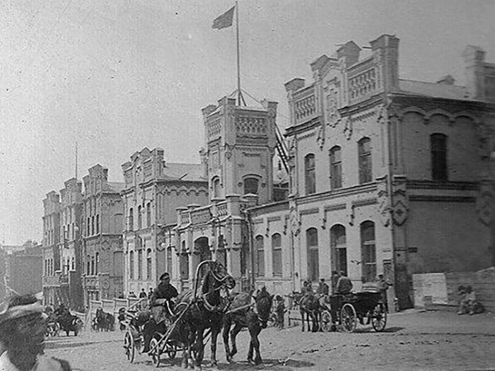 первое здание ГУМА Владивосток