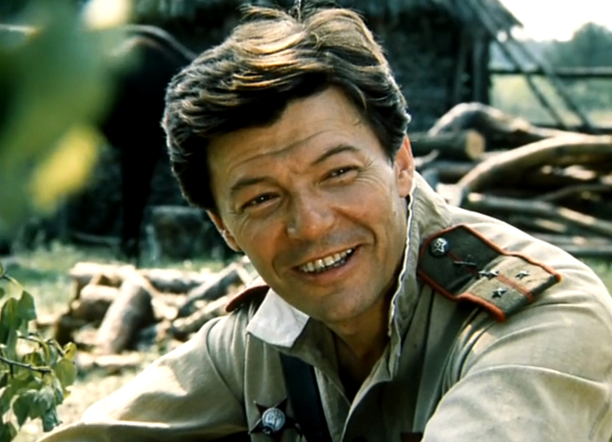 Кадр из кинофильма "Батальоны просят огня", 1985 г., режиссеры Александр Боголюбов, Владимир Чеботарев, сценаристы Александр Боголюбов, Юрий Бондарев, композитор Андрей Петров (скриншот)