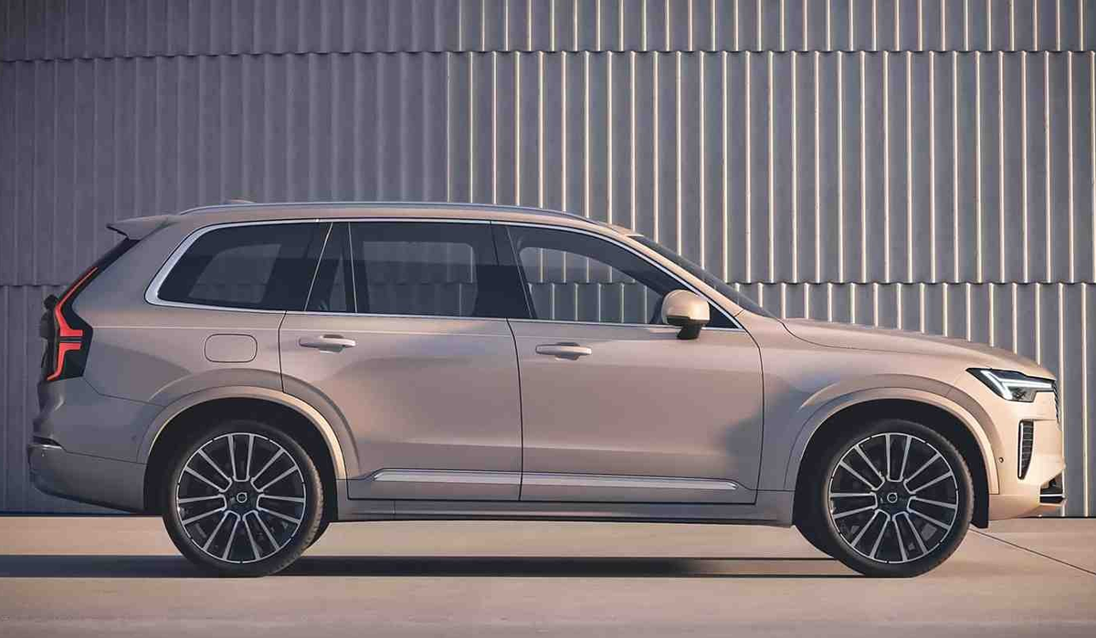 Volvo XC90 2025 модельного года