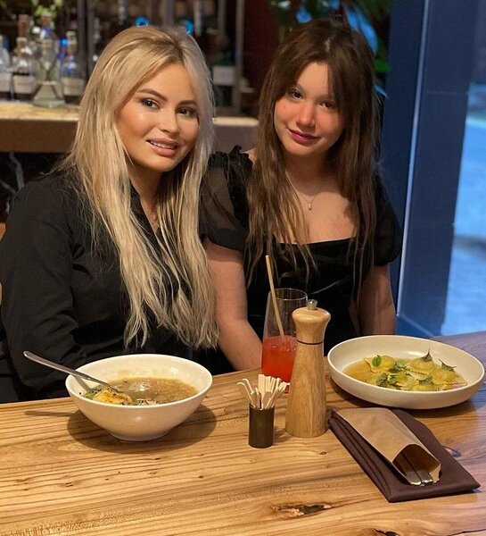 Дана Бориосва с дочкой