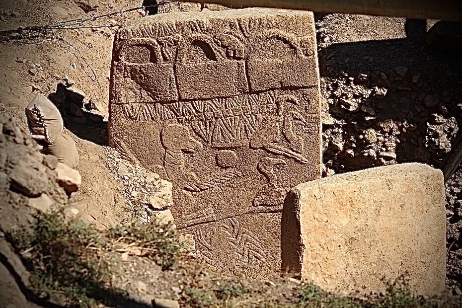 Рельефы на камнях Гёбекли-Тепе