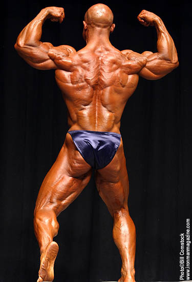 натуральный билдер Скип Ла кур, вид сзади