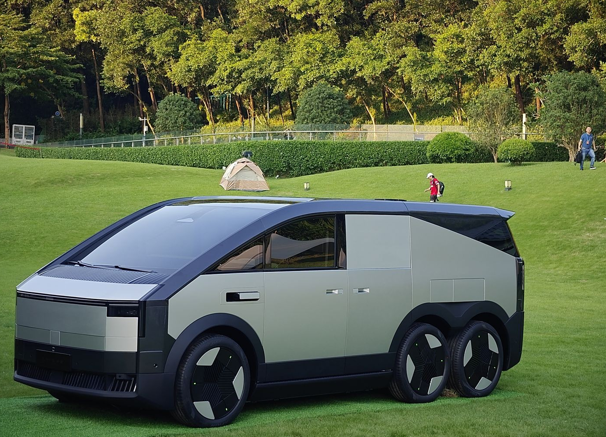 Land Aircraft Carrier в реальной жизни