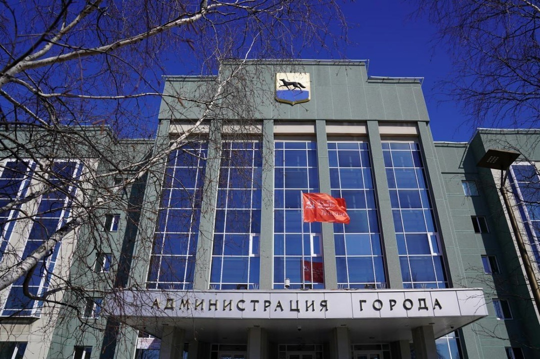    Города Югры «оделись» в символику, посвященную 80-летию Победы