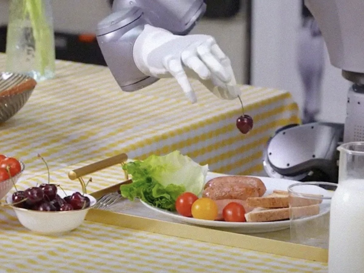    Гуманоидный робот Atom умеет готовить завтраки [ВИДЕО]