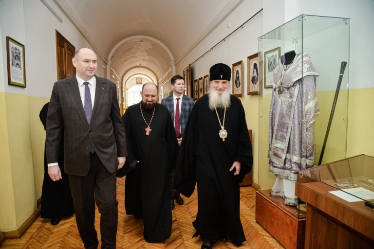    Врио губернатора Евгений Солнцев посетил Оренбургскую духовную семинарию Оренбуржье