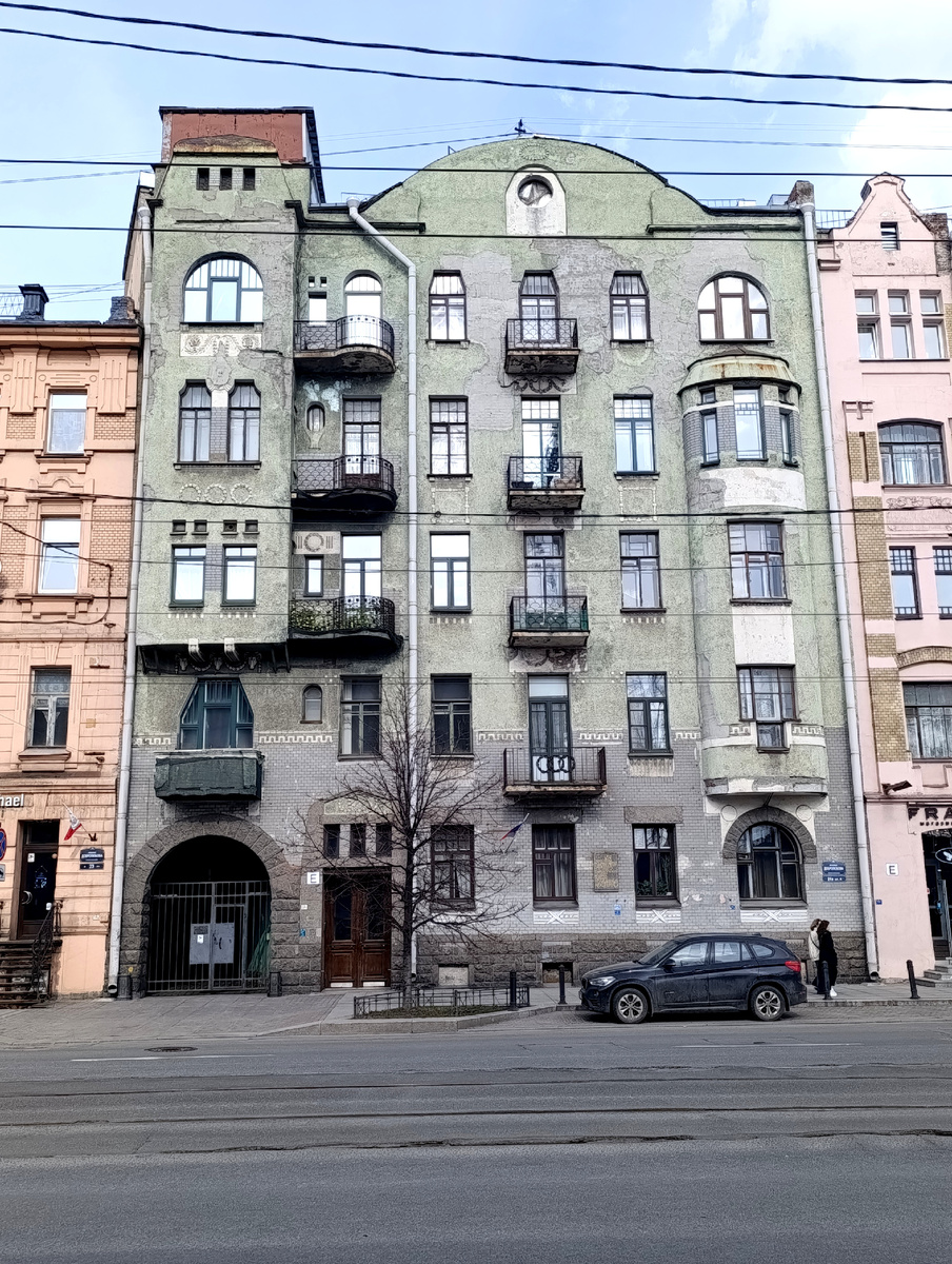 На проспекте Добролюбова.