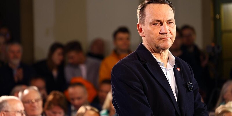    «Украинские военные — лучший гарант безопасности для страны». Сикорский подтвердил, что польских войск на Украине не будет